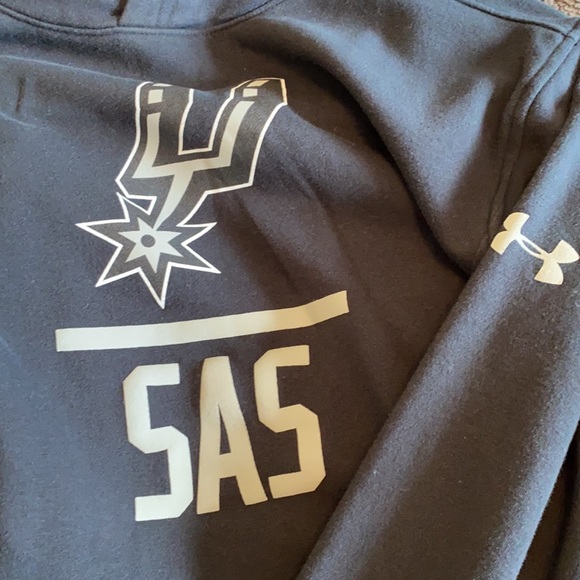 Bundle of 3 sweatshirts 2 under armor and 1 champion - Picture 8 of 9